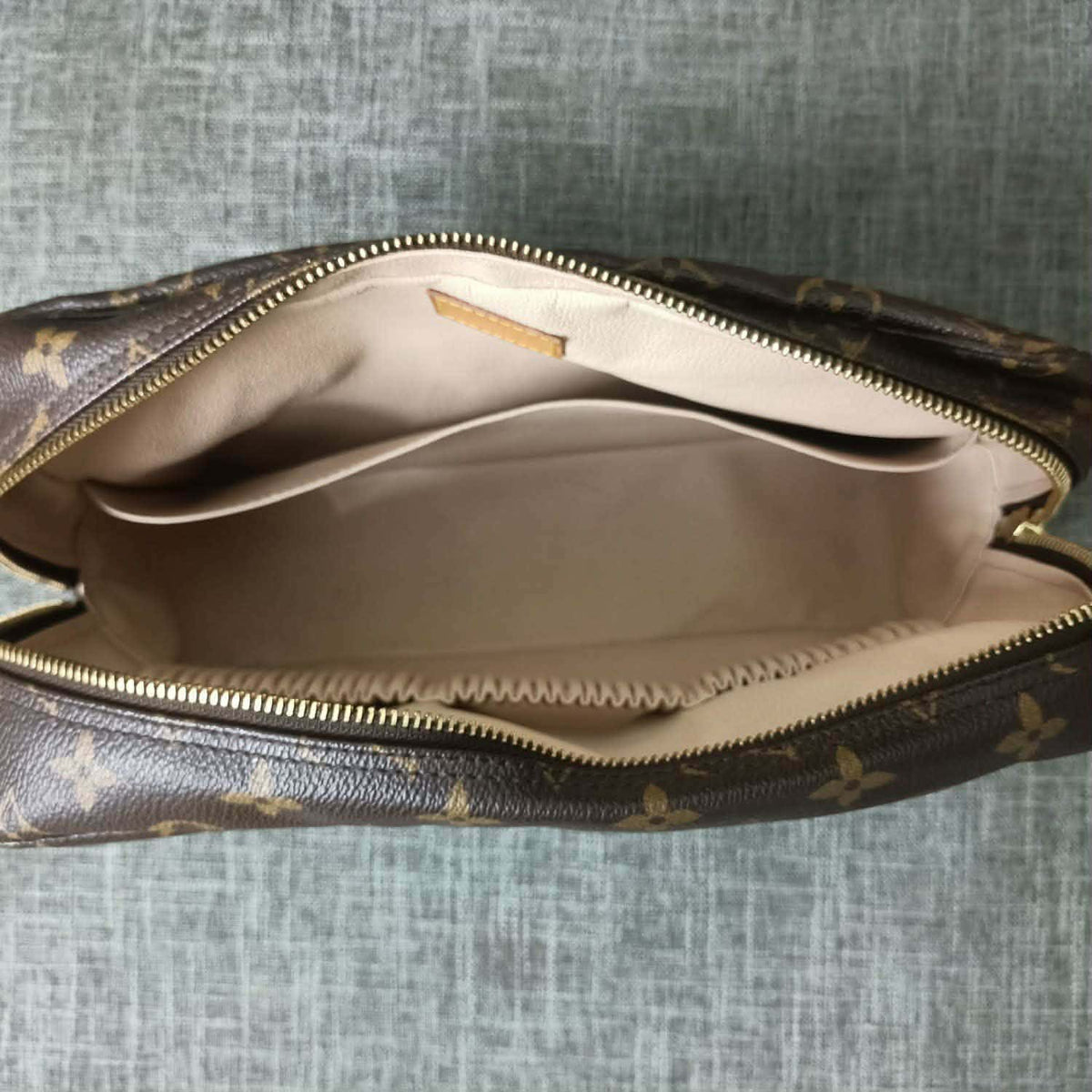 Pre loved Authentic Vintage Louis Vuitton Toiletry Pouch Clutch Handbag French Made MB1014